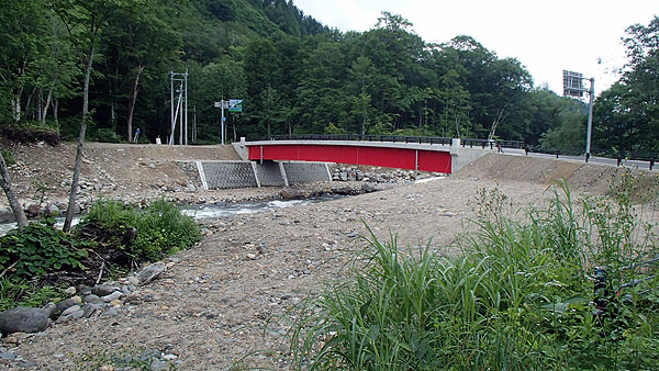 新しい県境の橋